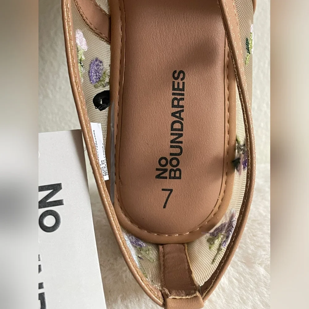 No Boundaries Floral Embroidered Women's Shoes - Tan - Picture 6 of 7